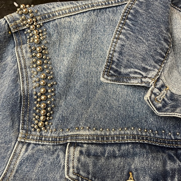 Forever 21 studs embellished blue denim / jean jacket. Size XL-2XL - Picture 5 of 11